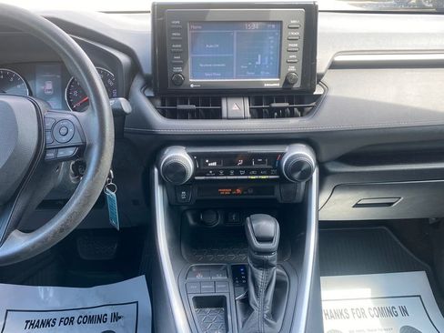 Used 2020 Toyota RAV4 LE FWD image 25