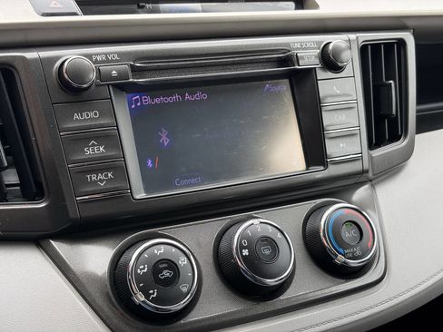 Used 2013 Toyota RAV4 LE AWD/4WD image 27