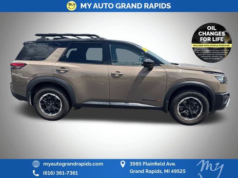 Used 2024 Nissan Pathfinder Rock Creek AWD/4WD image 8