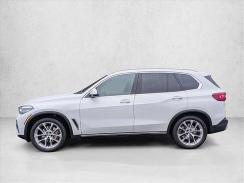 Used 2022 BMW X5 xDrive40i w/ Parking Assistance Package image 9