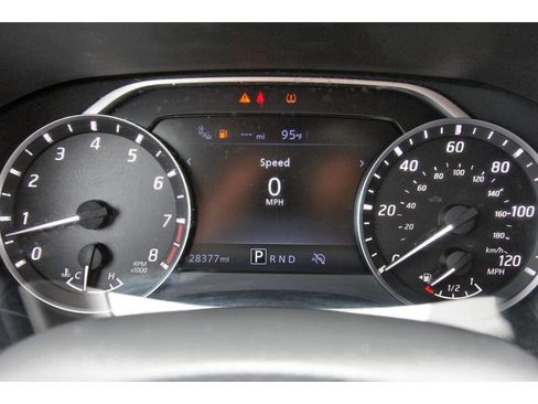 Used 2025 Nissan Frontier SV RWD image 17