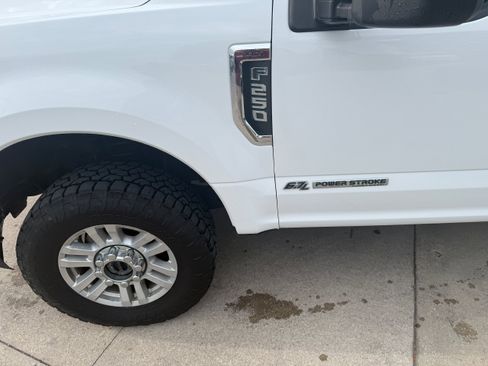 Used 2019 Ford F250 XLT AWD/4WD image 4