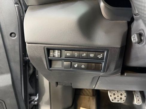 Used 2025 Toyota Tundra Platinum w/ TRD Off-Road Package AWD/4WD image 15