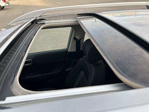 Certified 2024 Hyundai Venue SEL image 34