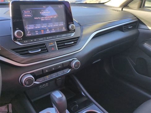 Used 2024 Nissan Altima 2.5 SV image 13