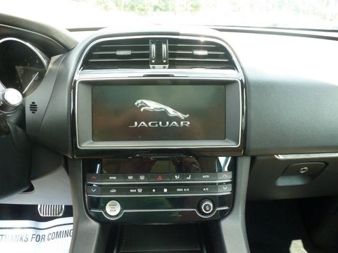 Used 2019 Jaguar F-PACE Premium AWD/4WD image 25