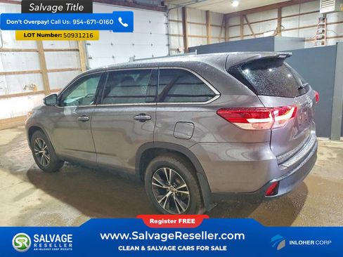 Used 2019 Toyota Highlander LE FWD image 3