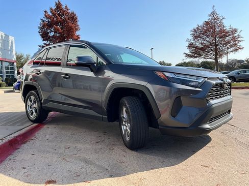 Used 2025 Toyota RAV4 XLE image 5