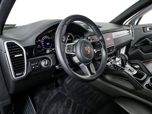 Certified 2023 Porsche Cayenne AWD/4WD image 4