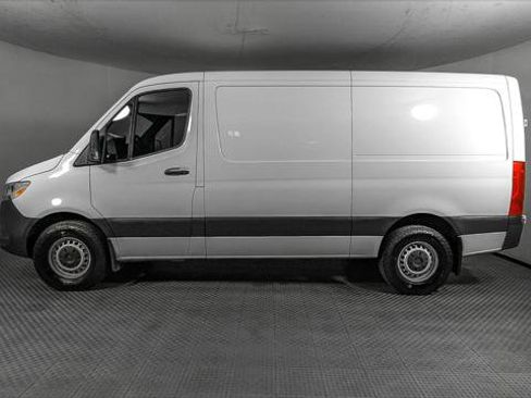 Used 2022 Mercedes-Benz Sprinter 2500 image 3