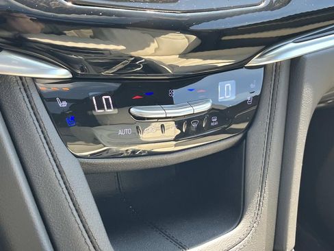 Certified 2025 Cadillac XT6 Sport w/ Technology Package image 32