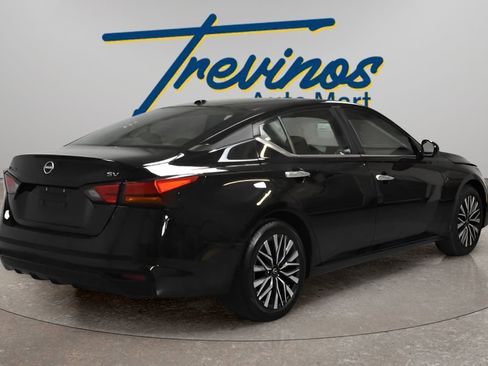 Used 2024 Nissan Altima 2.5 SV FWD image 2