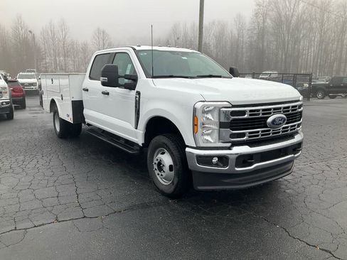 New 2026 Ford F350 XL w/ XL Chrome Package image 3