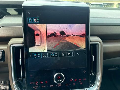 Used 2025 GMC Yukon XL Denali Ultimate AWD/4WD image 21