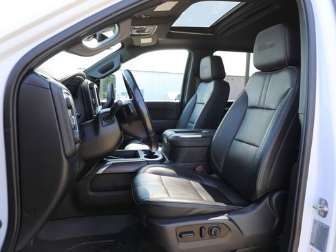 Used 2020 Chevrolet Silverado 2500 High Country image 3