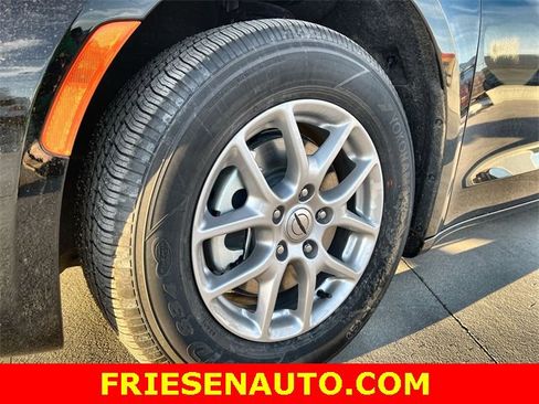 New 2025 Chrysler Pacifica Select w/ Uconnect Theater Family Group image 10