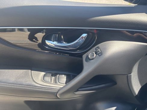 Used 2018 Nissan Rogue Sport SL AWD/4WD image 23