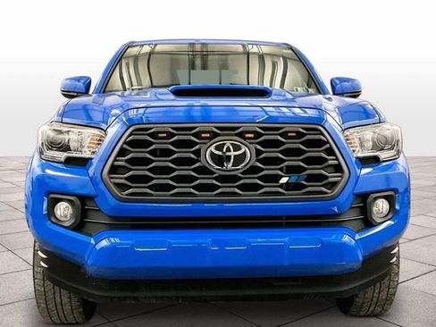 Used 2020 Toyota Tacoma TRD Sport w/ Technology Package AWD/4WD image 3