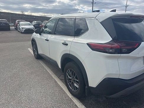 Used 2023 Nissan Rogue S AWD/4WD image 2