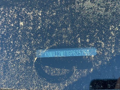 Used 2016 Nissan Rogue SV w/ SV Premium Package image 2