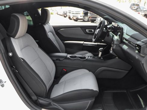 Used 2025 Ford Mustang Coupe RWD image 37