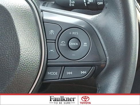 Certified 2025 Toyota Corolla Cross XLE FWD image 21