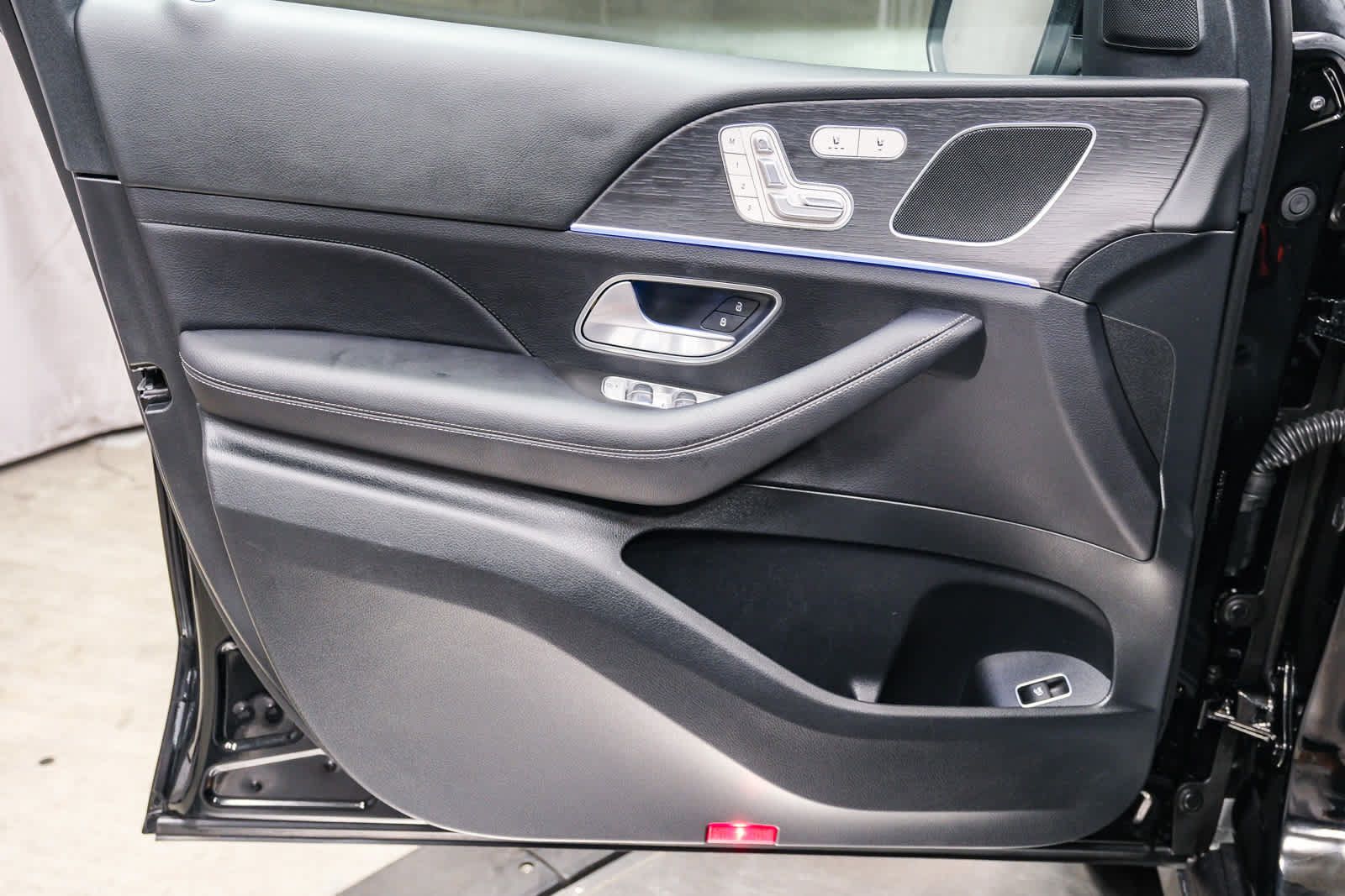 Certified 2025 Mercedes-Benz GLE 350 4MATIC image 25