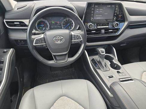 Used 2022 Toyota Highlander Bronze Edition AWD/4WD image 28