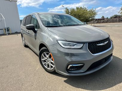 Used 2023 Chrysler Pacifica Touring-L
