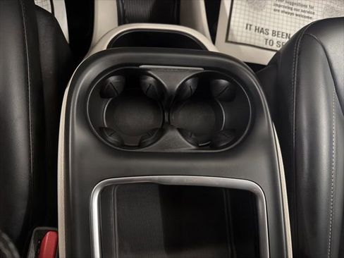 Used 2023 Chrysler Pacifica Touring-L image 33