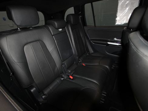 Used 2022 Mercedes-Benz GLB 250 4MATIC image 25
