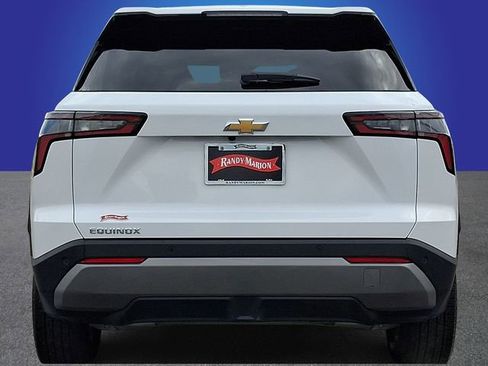 Used 2026 Chevrolet Equinox LT FWD image 5
