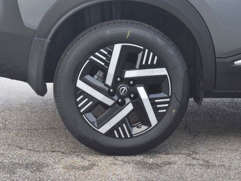 Used 2026 Nissan Kicks SV w/ SV Premium Package FWD image 8