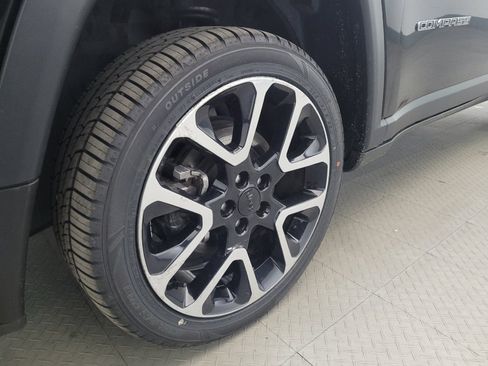 Used 2018 Jeep Compass Limited w/ Navigation Group AWD/4WD image 31