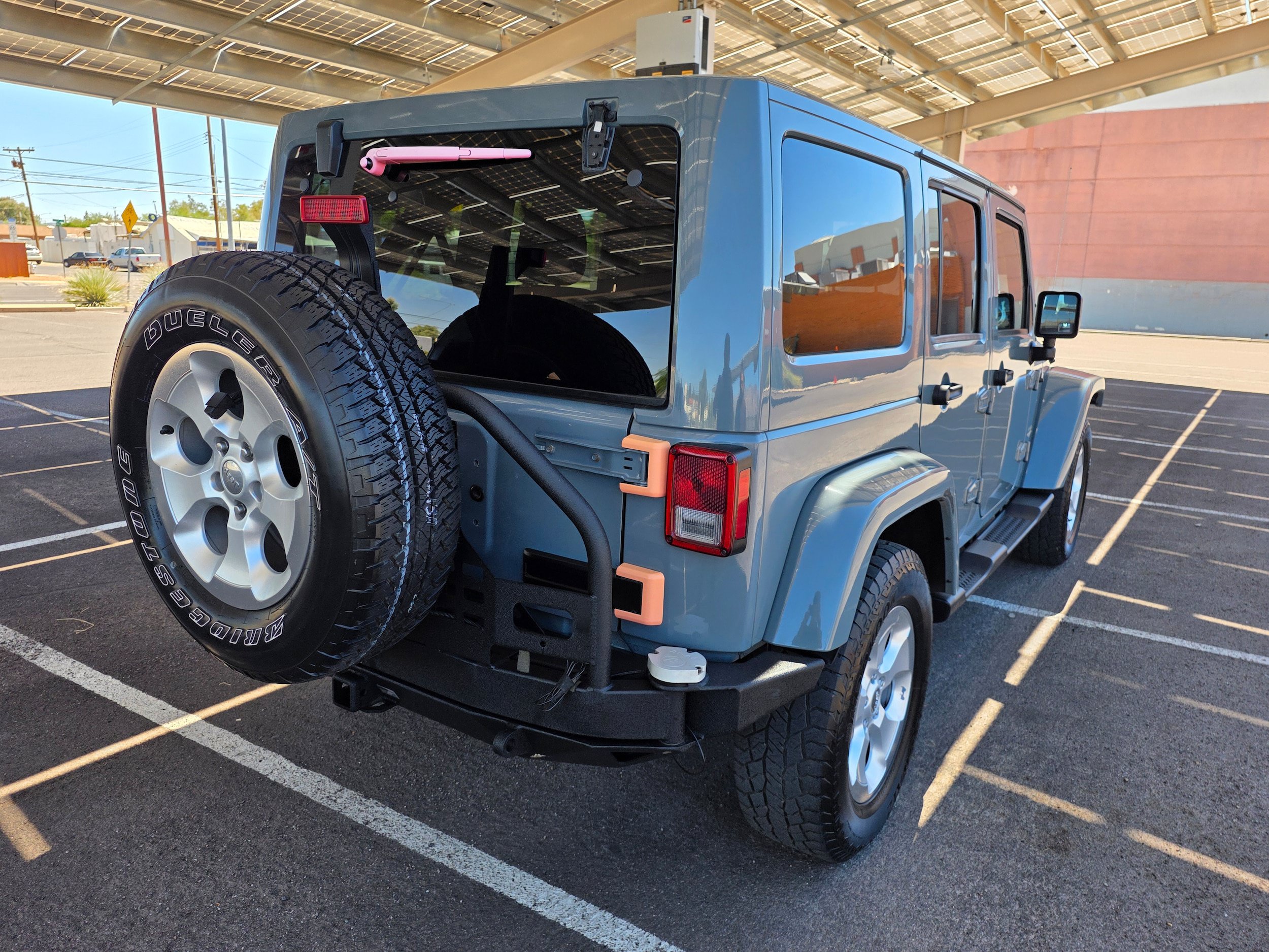 Used 2014 Jeep Wrangler Unlimited Sahara w/ Connectivity Group AWD/4WD image 5
