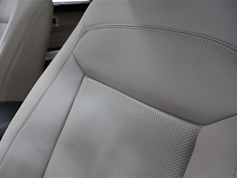 Used 2022 Ford Explorer Limited w/ Equipment Group 301A image 10