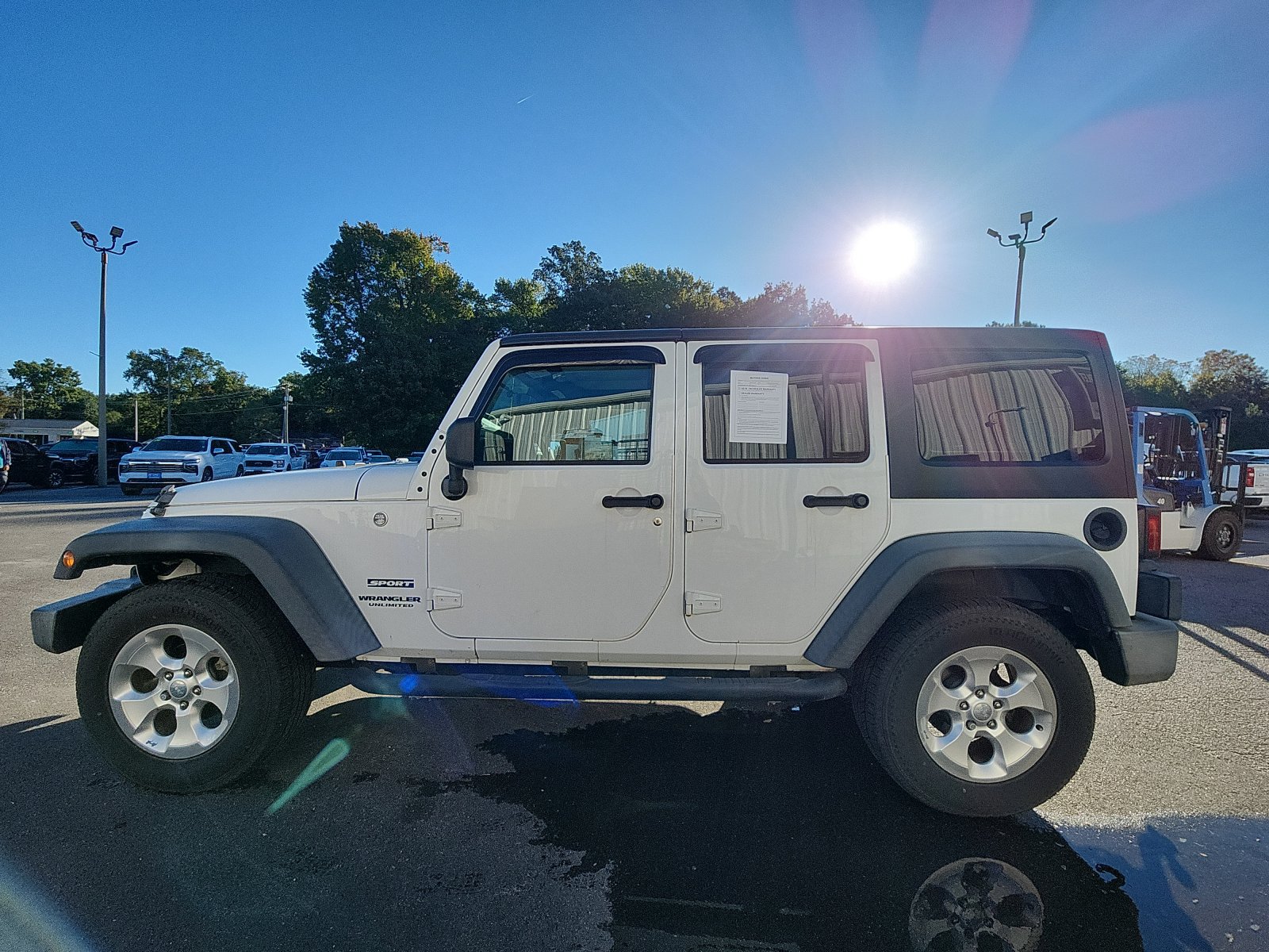 Used 2016 Jeep Wrangler Unlimited Sport w/ Connectivity Group AWD/4WD image 2