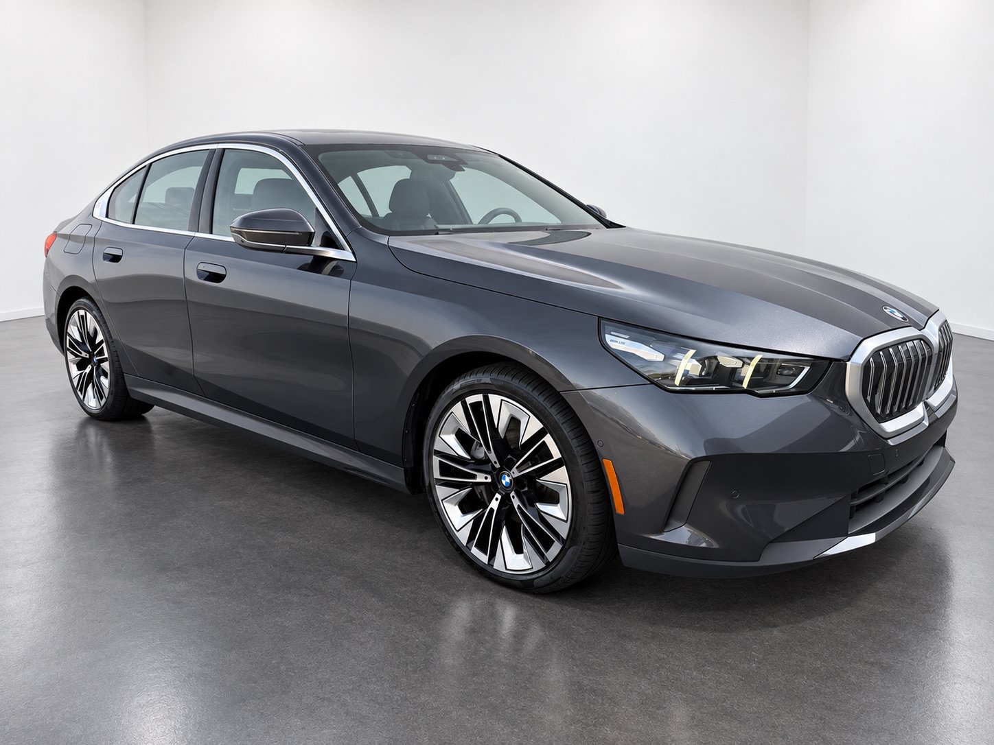 Used 2026 BMW 540i xDrive AWD/4WD image 4