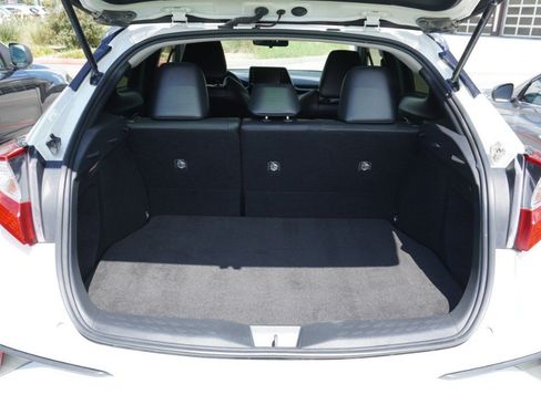 Used 2020 Toyota C-HR Limited FWD image 22