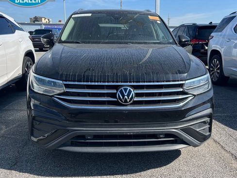 Used 2022 Volkswagen Tiguan SE w/ Panoramic Sunroof Package AWD/4WD image 2