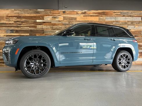 New 2026 Jeep Grand Cherokee Summit w/ Obsidian Package AWD/4WD image 15