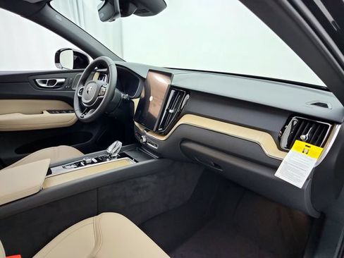 New 2027 Volvo XC60 B5 Plus AWD/4WD image 17
