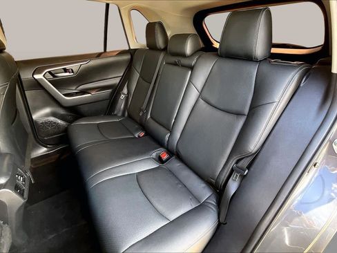 Used 2021 Toyota RAV4 XLE FWD image 21