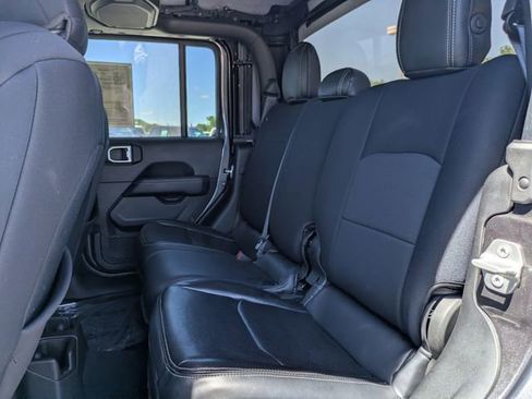 Used 2022 Jeep Gladiator Overland w/ Trailer Tow Package AWD/4WD image 15