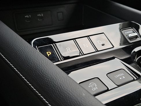 Certified 2025 Nissan Murano SV AWD/4WD image 14