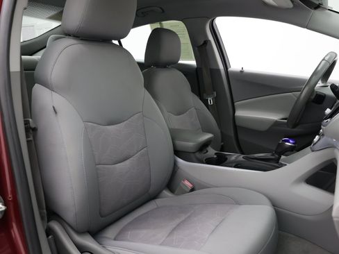 Used 2017 Chevrolet Volt LT w/ Comfort Package FWD image 37