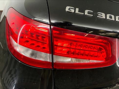 Used 2018 Mercedes-Benz GLC 300 4MATIC image 28