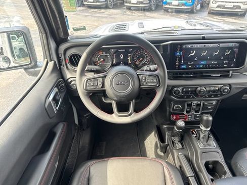 Used 2024 Jeep Wrangler Unlimited Rubicon AWD/4WD image 25