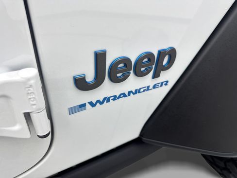 Used 2023 Jeep Wrangler Unlimited AWD/4WD image 25