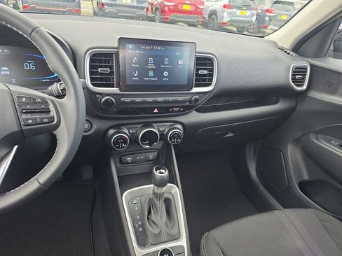 Used 2025 Hyundai Venue SEL FWD image 21